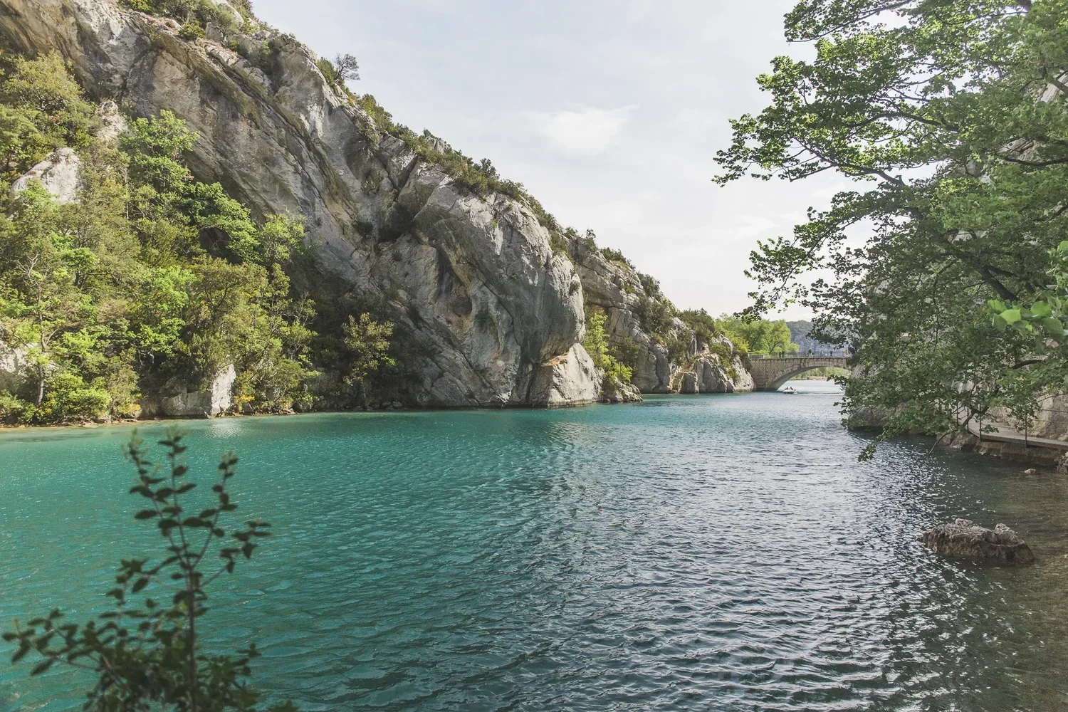 Les Gorges du Verdon à Quinson, eau turquoise entre les falaises calcaires, à 10 minutes de la maison